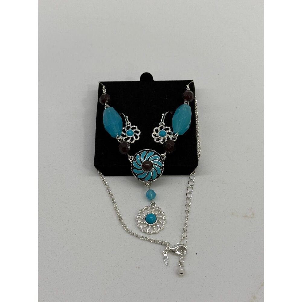 Avon Vintage Turquoise Flower Necklace & Earrings Set Silvertone